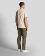 Pantalone Lyle & Scott modello chino in cotone con cerniera e bottone - immagine 2