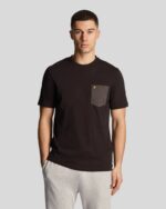 T-shirt Lyle & Scott girocollo in morbido cotone con  taschino anteriore tinta a contrasto nero
