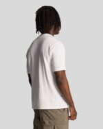 T-shirt Lyle & Scott in cotone con taschino anteriore - immagine 2