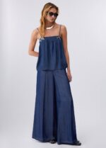 Top Liu Jo in denim chambray ricami gioiello inserto elastico sul dietro - immagine 3
